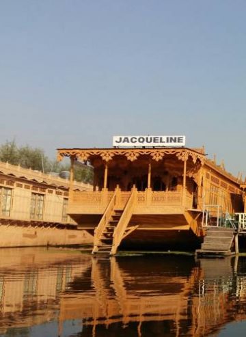 Hotel Jacque line Dal Lake